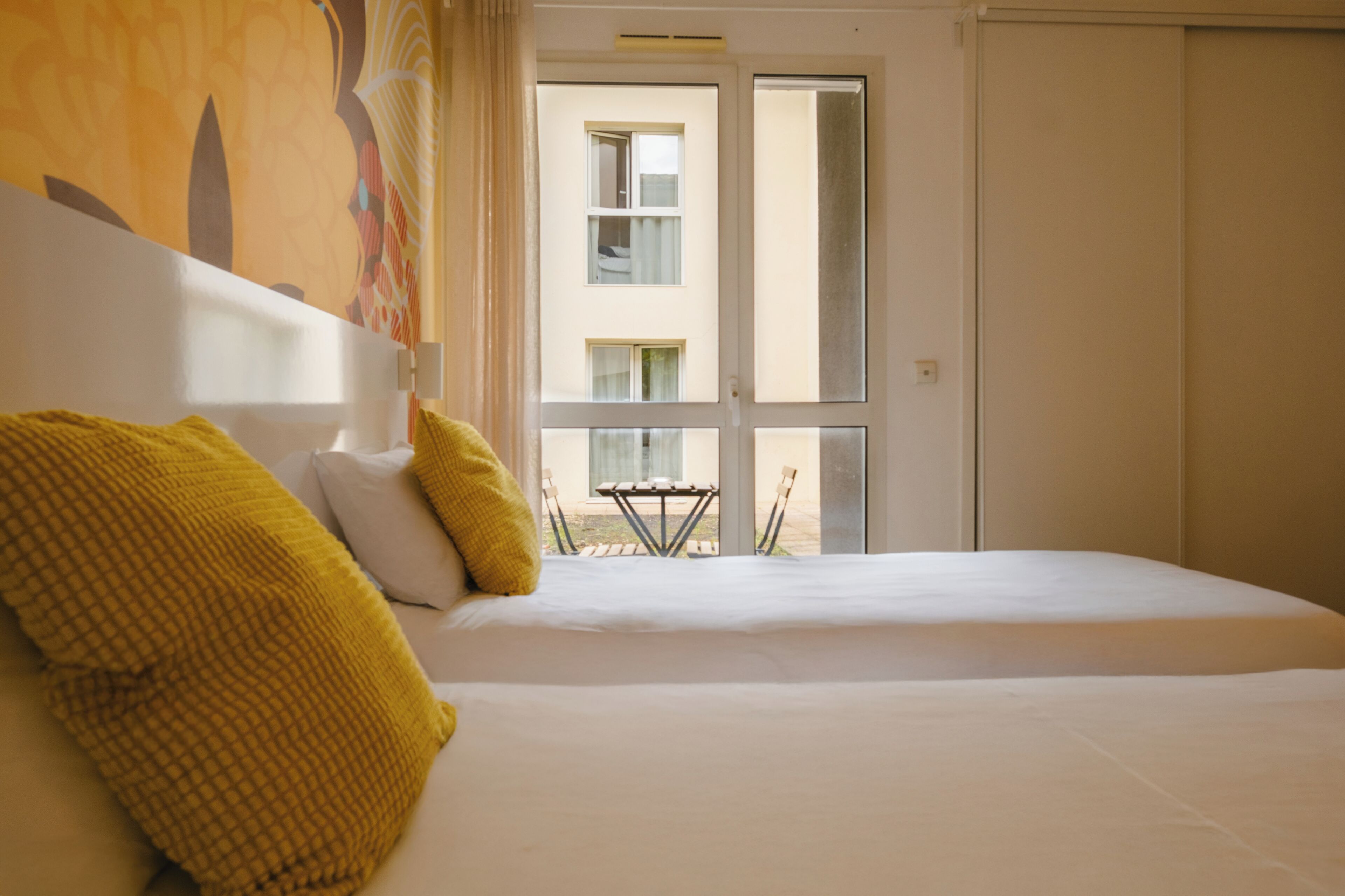 twin | in-room safe, individually decorated, individually furnished, desk