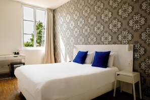 Dobbeltrom – standard | Safe på rommet, individuelt dekorert, individuelt innredet og skrivebord