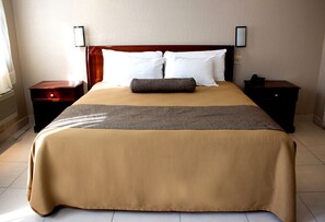 Junior Room, 1 King Bed | Down comforters, desk, laptop workspace, blackout drapes