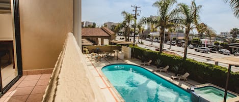 Pemandangan dari bilik