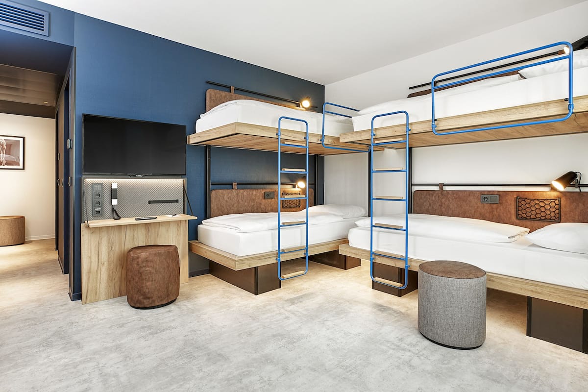 Hypo-allergenic bedding available, WiFi (free), bed sheets