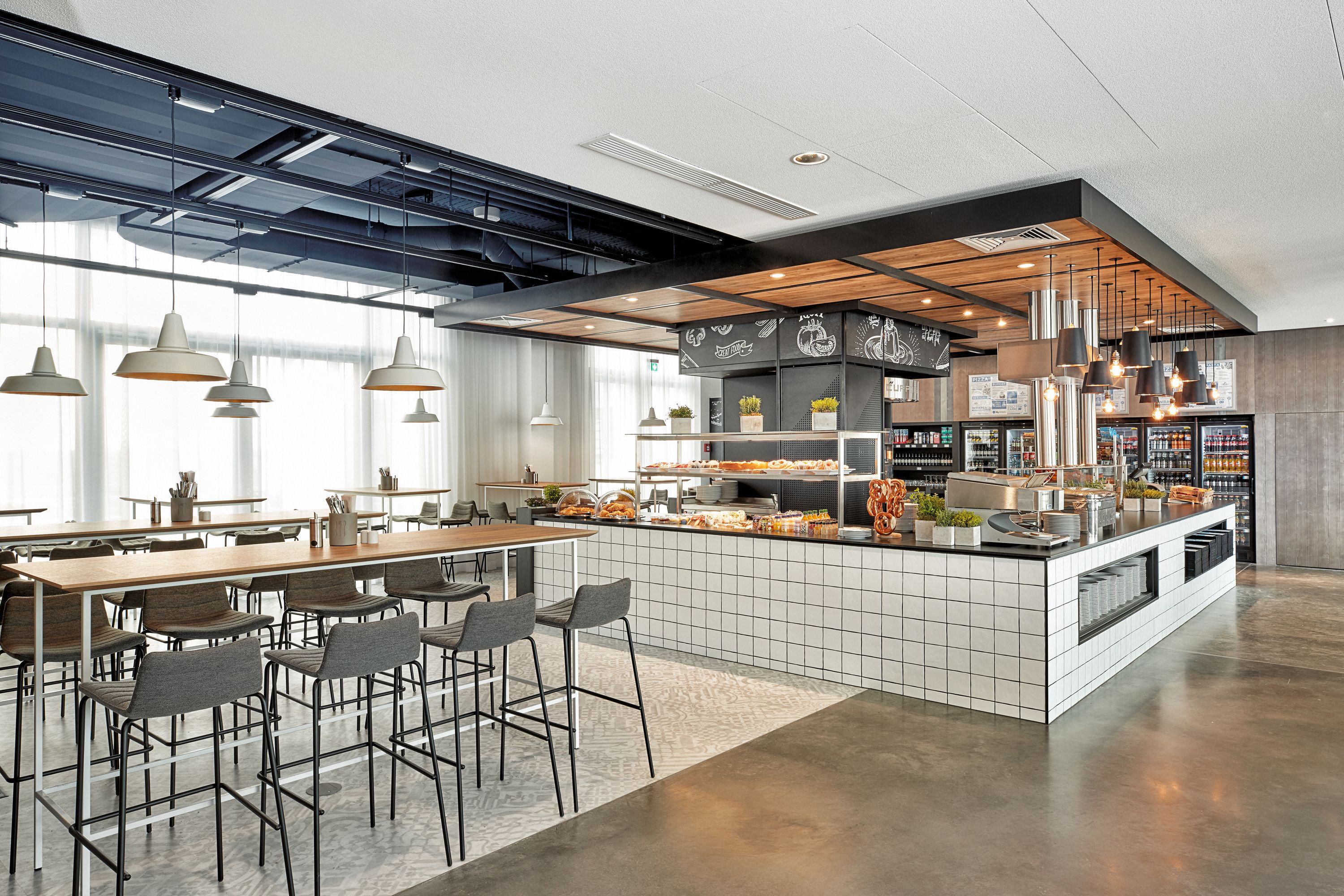 breakfast, lunch, dinner served; international cuisine