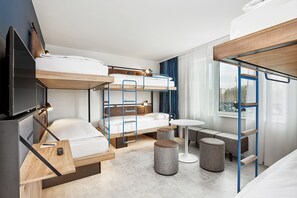 Habitación cuádruple Confort, para no fumadores | Ropa de cama hipoalergénica, wifi gratis y ropa de cama