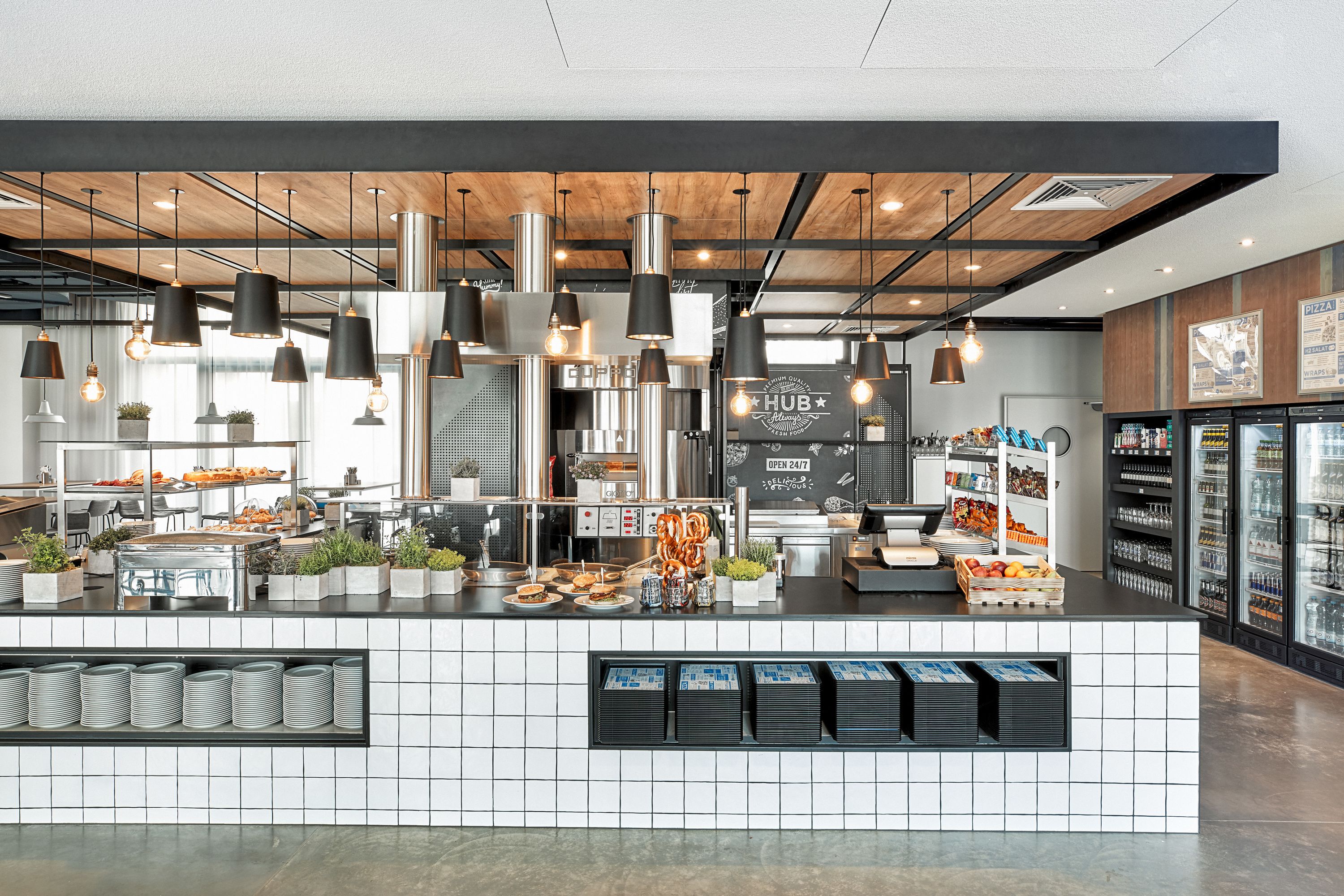 breakfast, lunch, dinner served; international cuisine