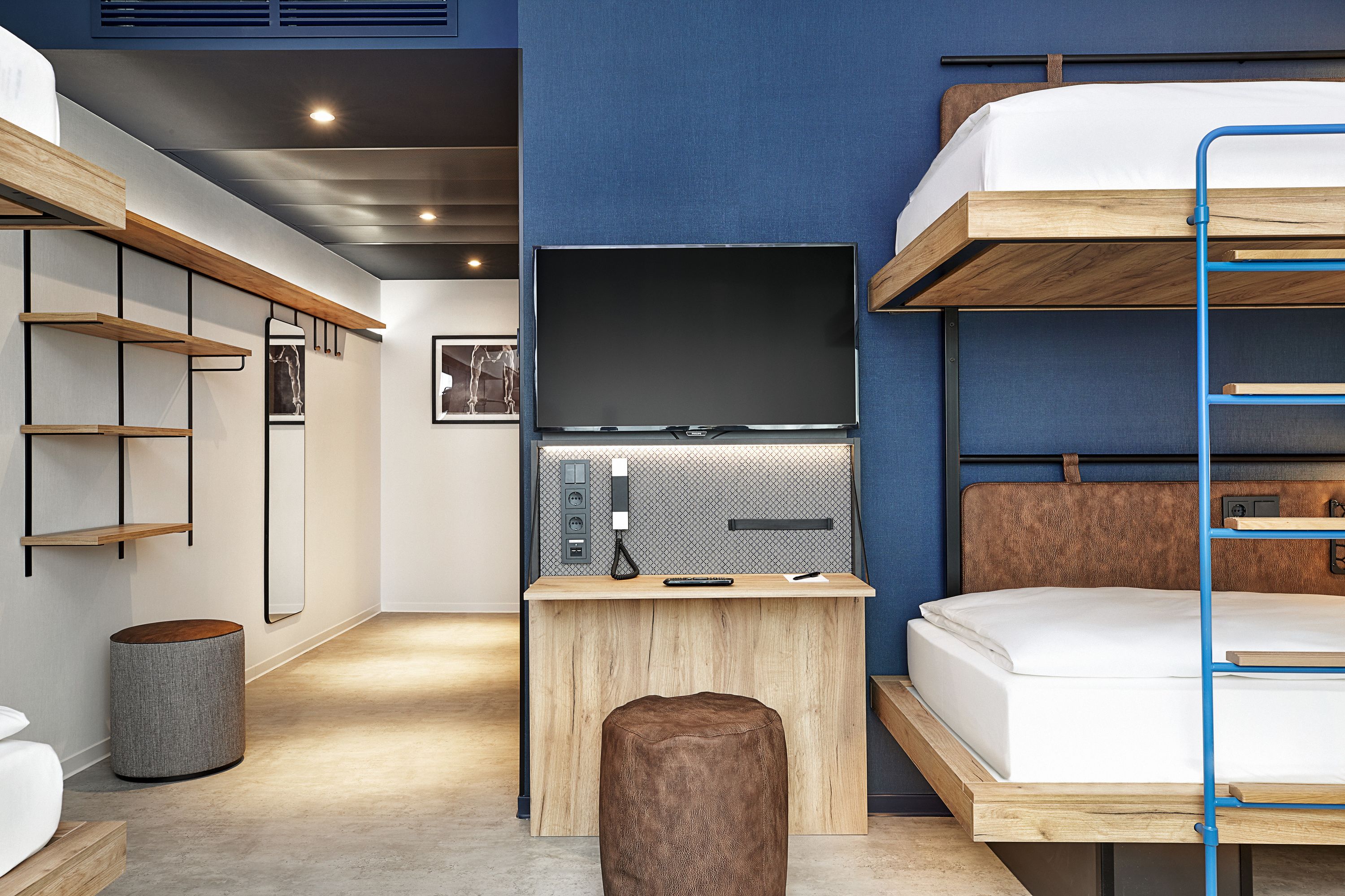 hypo-allergenic bedding, free wifi, bed sheets