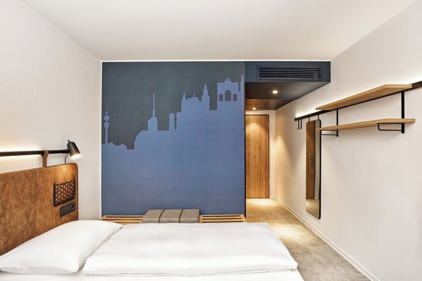 Hypo-allergenic bedding, free WiFi, bed sheets