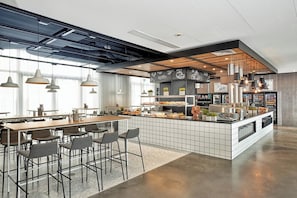 Free daily continental breakfast - Hotel München-Olympiapark (Munich)