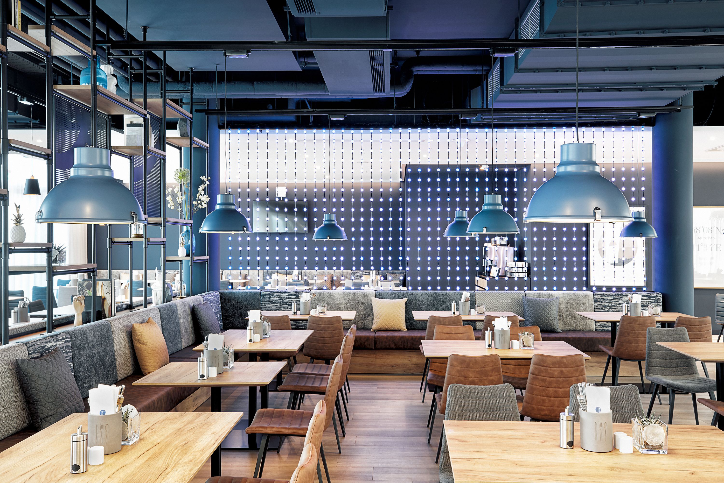 breakfast, lunch, dinner served; international cuisine