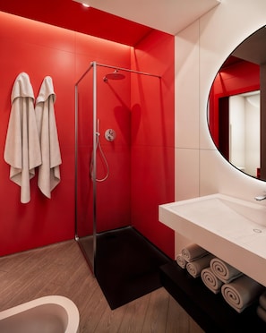 Standard Double Room | Bathroom | Shower, free toiletries, hair dryer, bidet - Cioffi Sorrento Rooms (Sorrento)