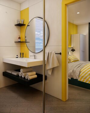 Superior Double Room, Partial Sea View | Bathroom | Shower, free toiletries, hair dryer, bidet - Cioffi Sorrento Rooms (Sorrento)