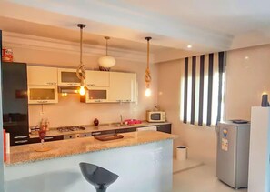 Standard-Apartment, 2 Schlafzimmer, Nichtraucher | Eigene Küche | Großer Kühlschrank, Mikrowelle, Ofen, Herdplatte