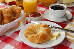 Free daily continental breakfast