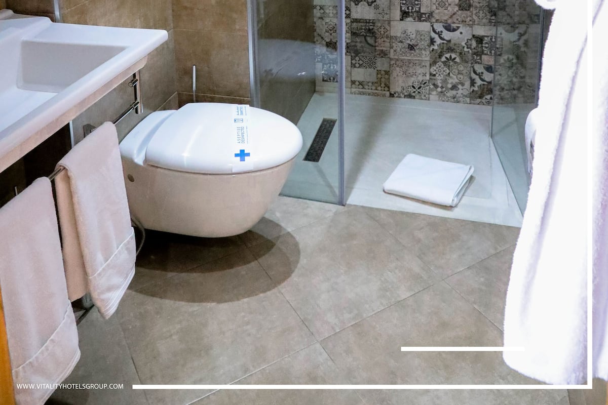 shower, deep-soaking bathtub, free toiletries, hair dryer