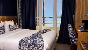 Superior Room | Egyptian cotton sheets, premium bedding, pillowtop beds, minibar