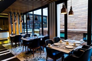 Spécialités Cuisine locale et internationale