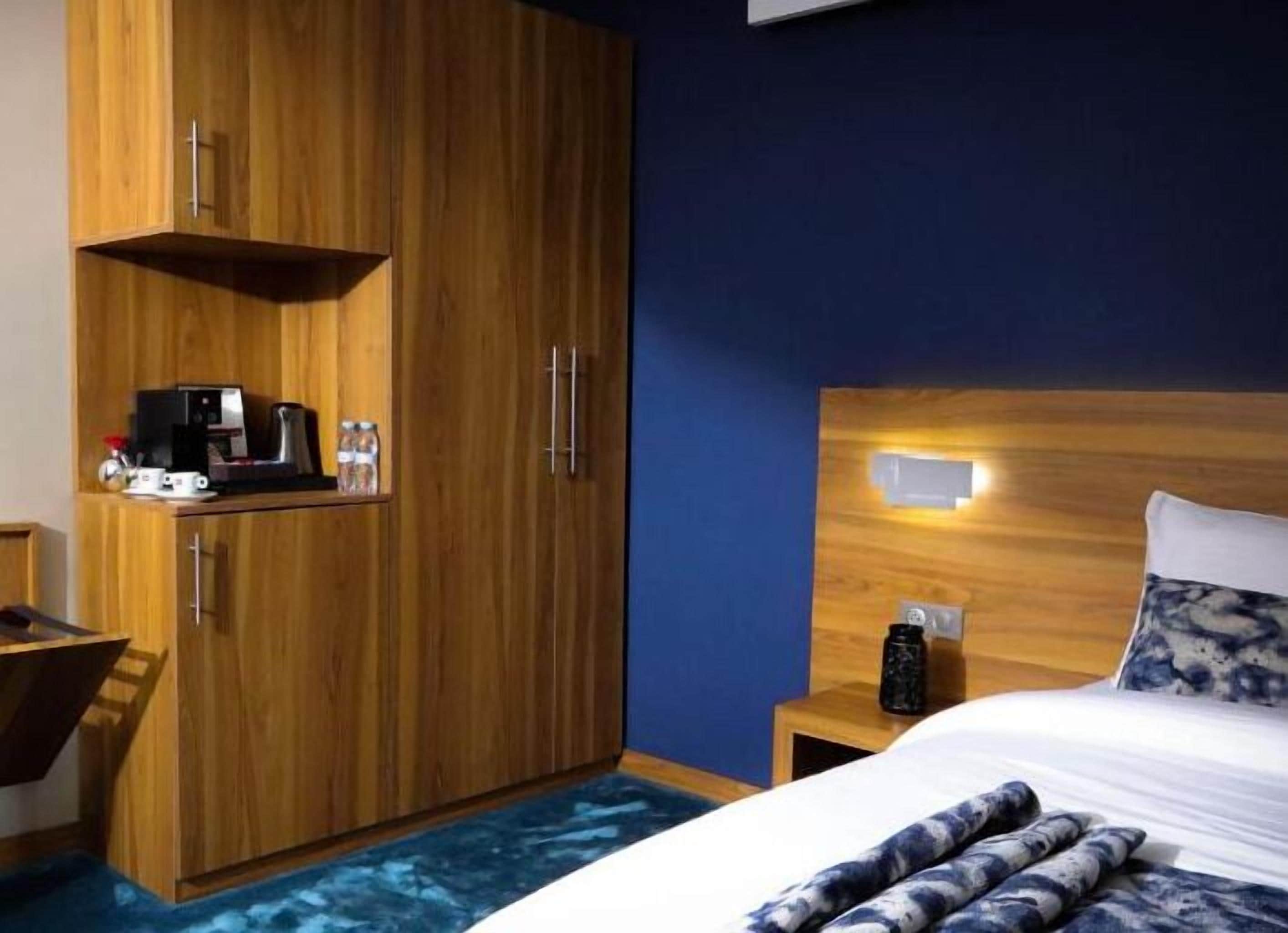 1 bedroom, egyptian cotton sheets, premium bedding, pillow-top beds