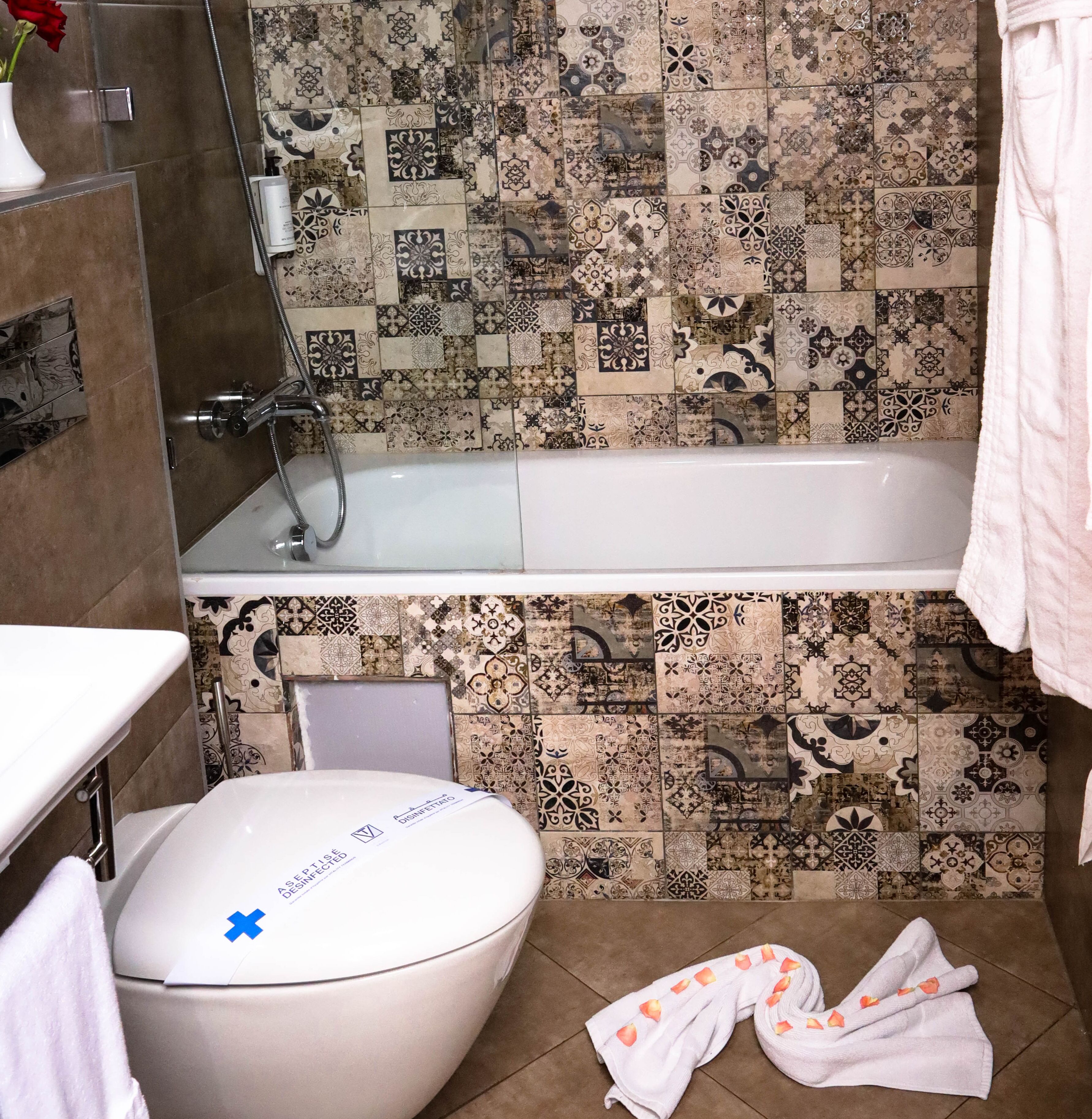 shower, deep-soaking bathtub, free toiletries, hair dryer