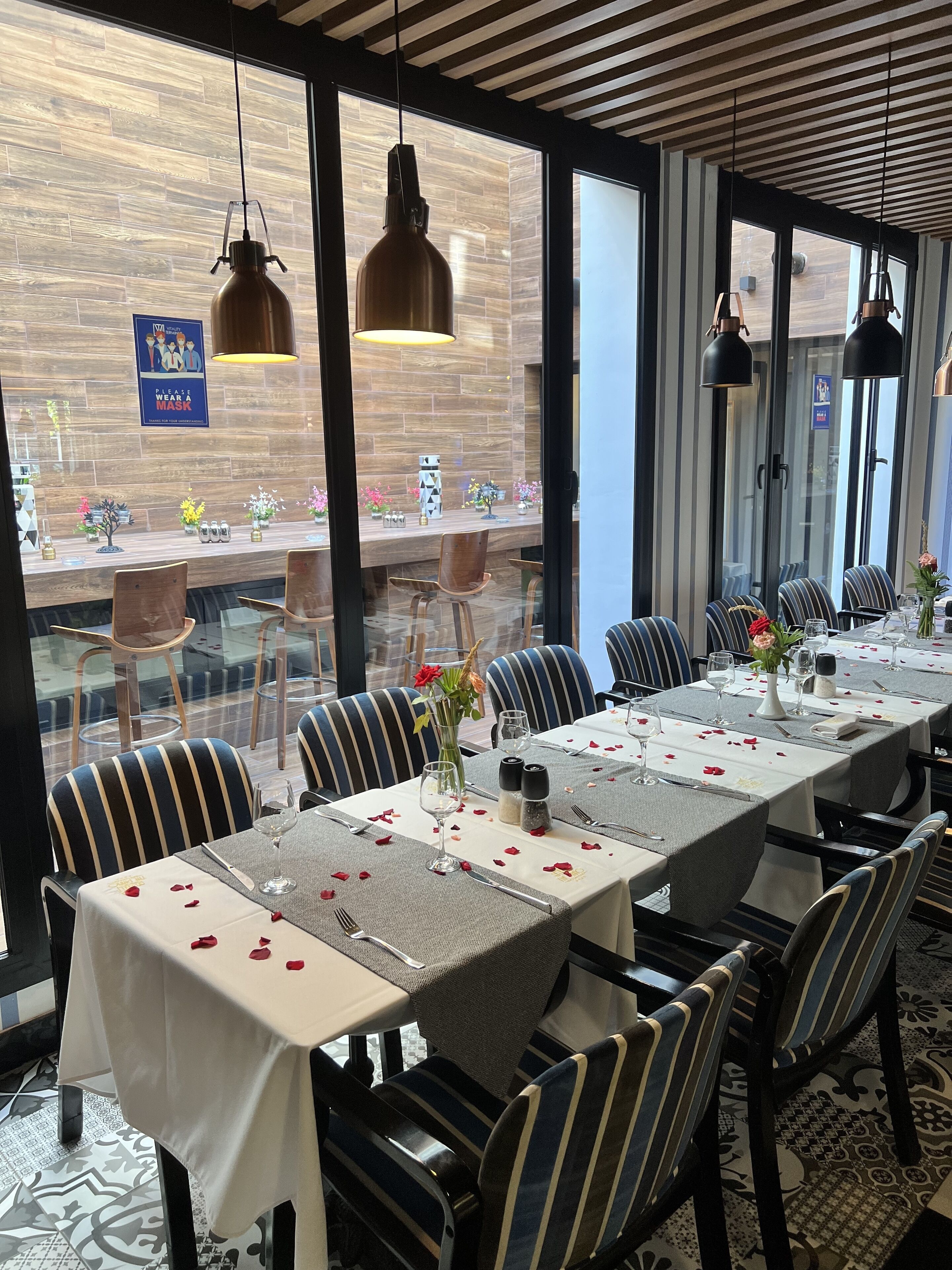 breakfast, lunch, dinner served; local and international cuisine