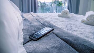 Kahden hengen luksushuone, 1 suuri parisänky, tupakointi kielletty, kaupunkinäköala | Minibaari, tallelokero huoneessa, pimennysverhot, äänieristys