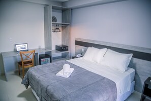 Minibar, coffres-forts dans les chambres, rideaux occultants