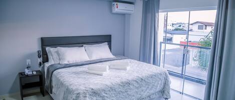 Luxury Double Room, 1 King Bed, Non Smoking, City View | Minibar, in-room safe, blackout drapes, soundproofing
