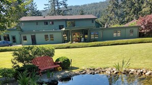 A house with a pond and a deck. - Bethlehem Centre (Nanaimo)