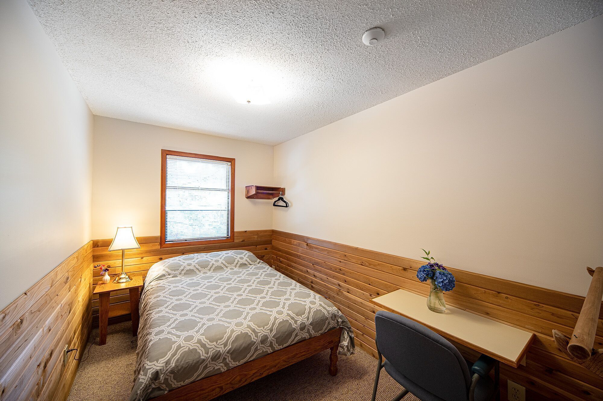 Individually furnished, desk, free WiFi, bed sheets