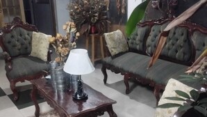 واي فاي مجانًا وملاءات أسرّة