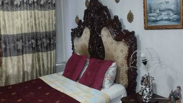 Free WiFi, bed sheets