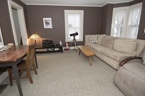 Smart TV, fireplace, video game console, DVD player