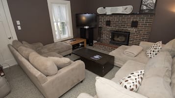 TV connectée, cheminée, console de jeux vidéo, lecteur de DVD