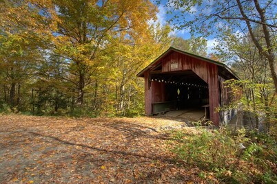 Jay Peak ski house mins to the mountain in quaint Vermont village