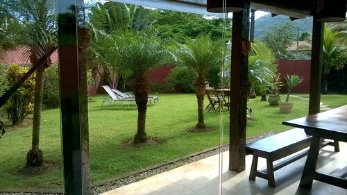 Beautiful complete house with 3 suites, air conditioning, barbecue and swimming pool