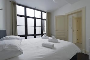 Apartment, 1 Queen Bed with Sofa bed, Non Smoking | 1 bedroom, free WiFi, bed sheets