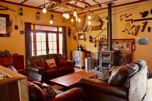 Fireplace - Cozy Cottage w/ Wood Fired Hot Tub. Pet Friendly. (Raurimu)