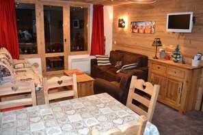 TV, table tennis, books, stereo - Les Coches: Apartment/ flat - Les Coches (La Plagne Tarentaise)