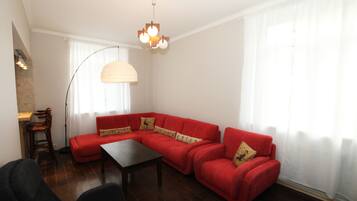 Apartment, Mehrere Betten, Nichtraucher | 2 Schlafzimmer, Schreibtisch, Bügeleisen/Bügelbrett, Zustellbetten
