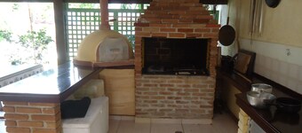 Storey house on 300m2 of land with terrace, 4 bedrooms, 3suit. bbcue and shower