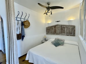 1 chambre, fer et planche Ă repasser, draps fournis