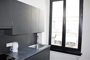 Apartment, 1 Queen Bed, Non Smoking | 1 bedroom, free WiFi, bed sheets - Grand American 34 (Antwerp)