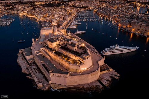 Bungalow with pool for relaxation and with amazing views