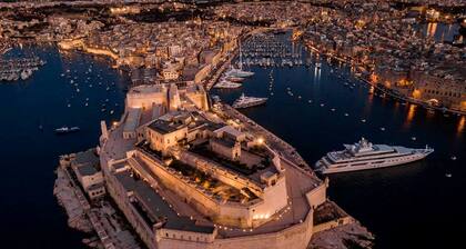 Villa Ocean in Mellieha with Fantastic Sea Views 4 bedrooms A/C Sleep 9 people