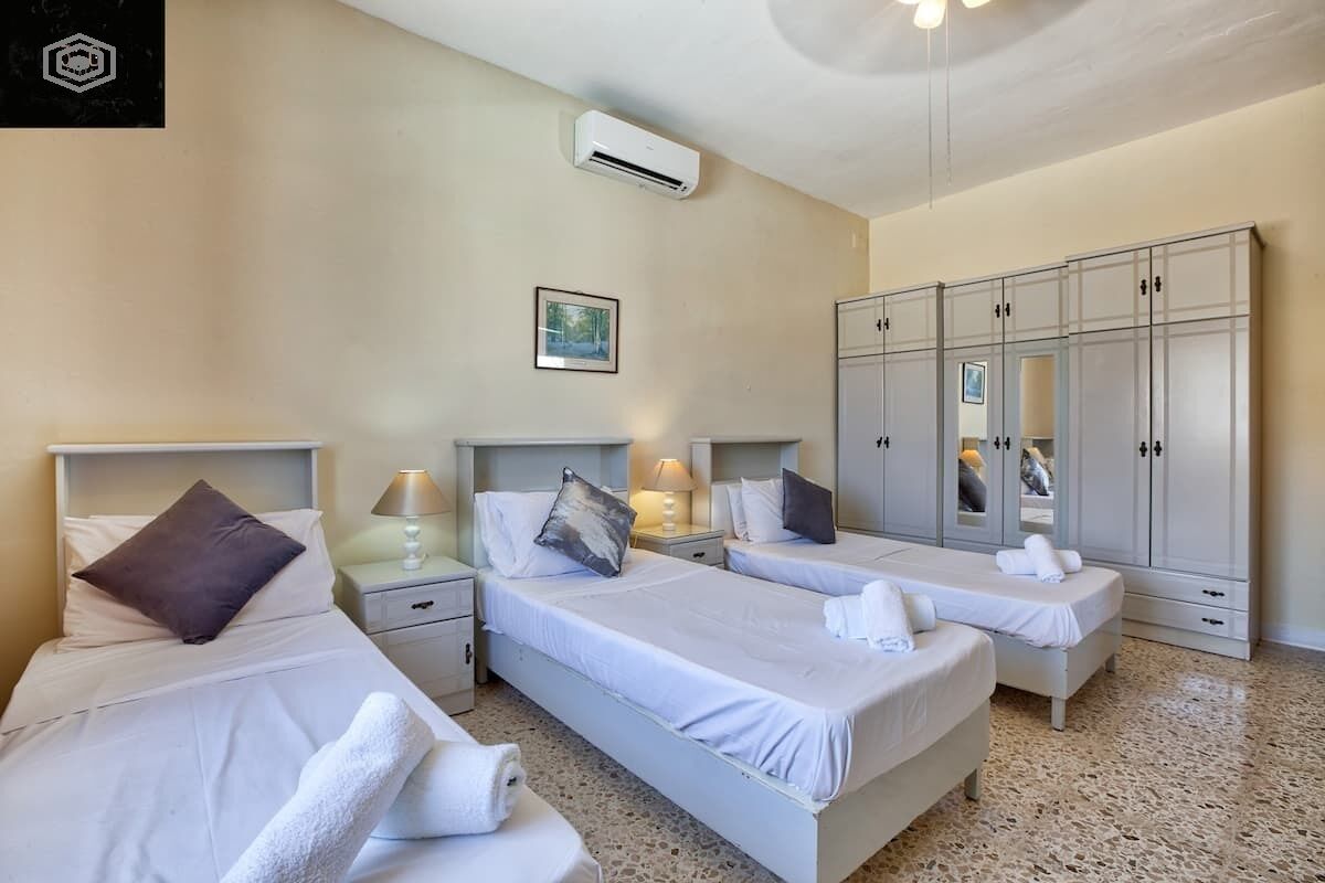 4 bedrooms, iron/ironing board, free WiFi, bed sheets