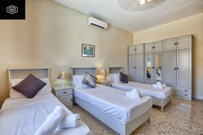 4 bedrooms, iron/ironing board, free WiFi, bed sheets