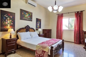 4 habitaciones, tabla de planchar con plancha y wifi gratis 