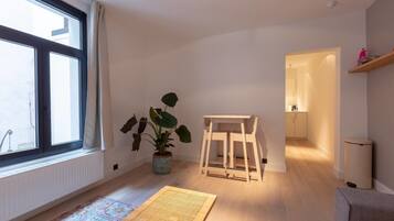 Apartment, 1 Queen Bed, Non Smoking | 1 bedroom, free WiFi, bed sheets