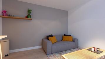 Apartment, 1 Queen Bed, Non Smoking | 1 bedroom, free WiFi, bed sheets