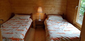 2 bedrooms, bed sheets - NEW PROPERTY Log Cabin, Amazing View, Warm and Comfortable (Broughton -in Furness)