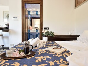 Una cassaforte in camera, una scrivania, Wi-Fi gratuito, lenzuola