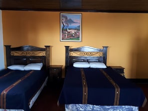 Habitación Confort doble, varias camas, no fumadores | Wifi gratis y ropa de cama